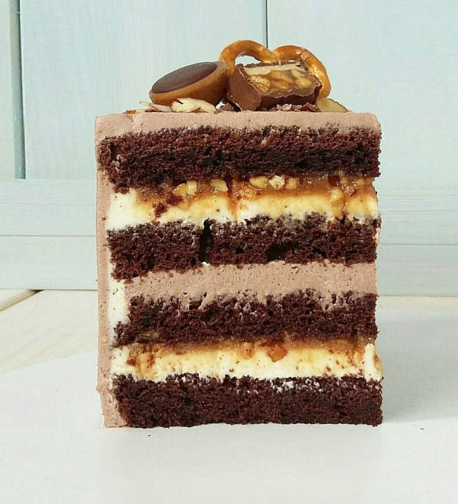 Бисквитный торт с шоколадным муссом