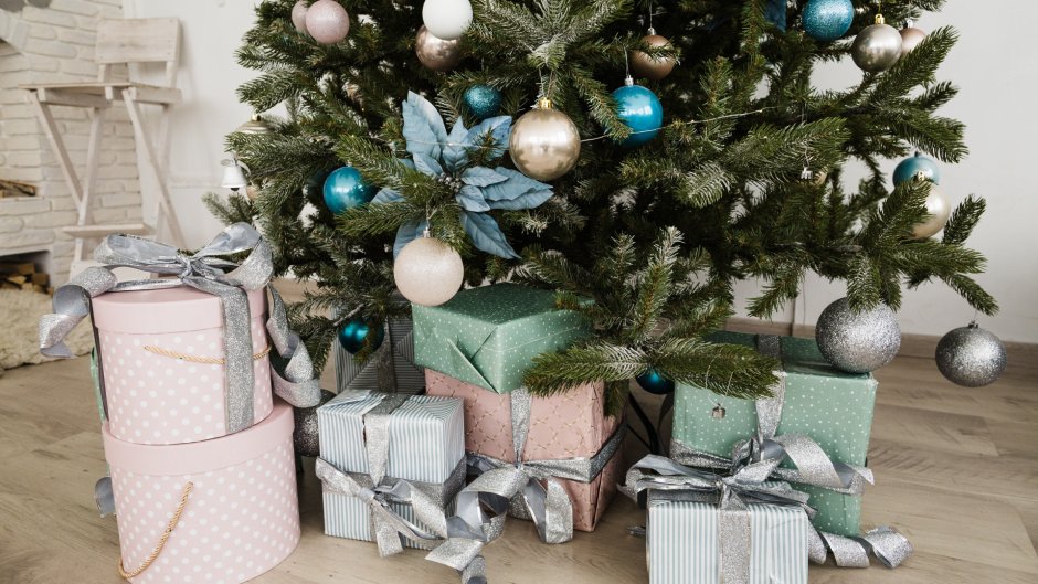 Декоративные подарки под елку