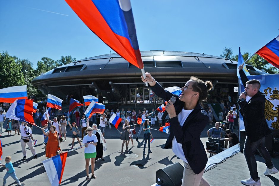 Праздник посвященный российскому флагу