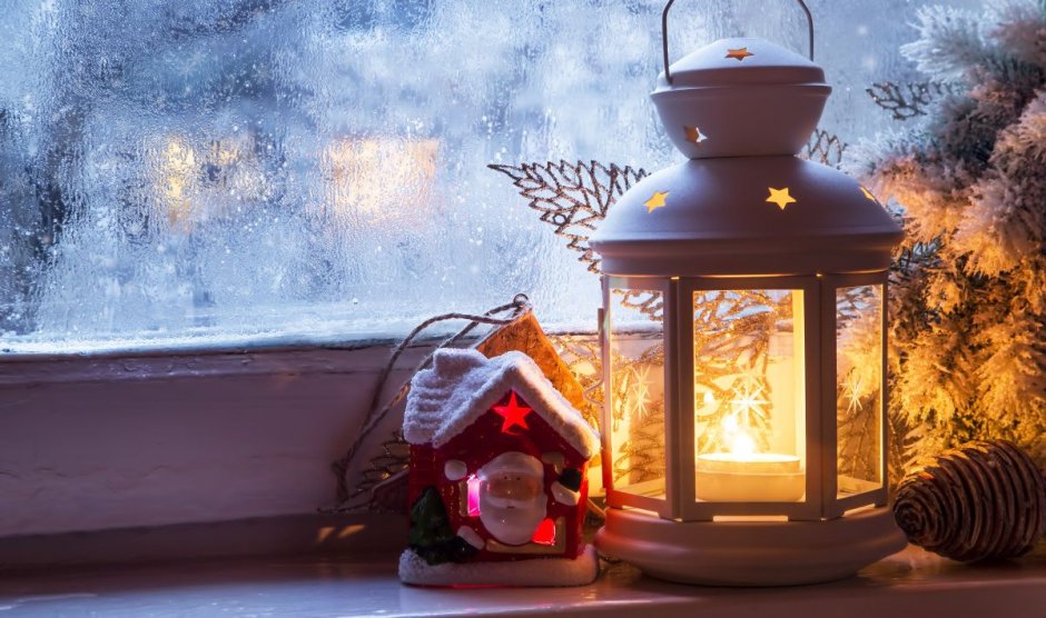 Рождество фонарик на окне