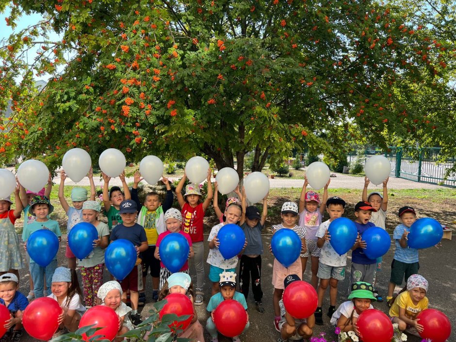 Праздник российского флага в детском саду сценарий необычный