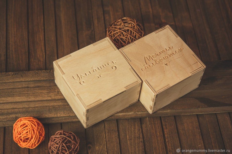 Деревянная коробка для подарка мужчине с гравировкой