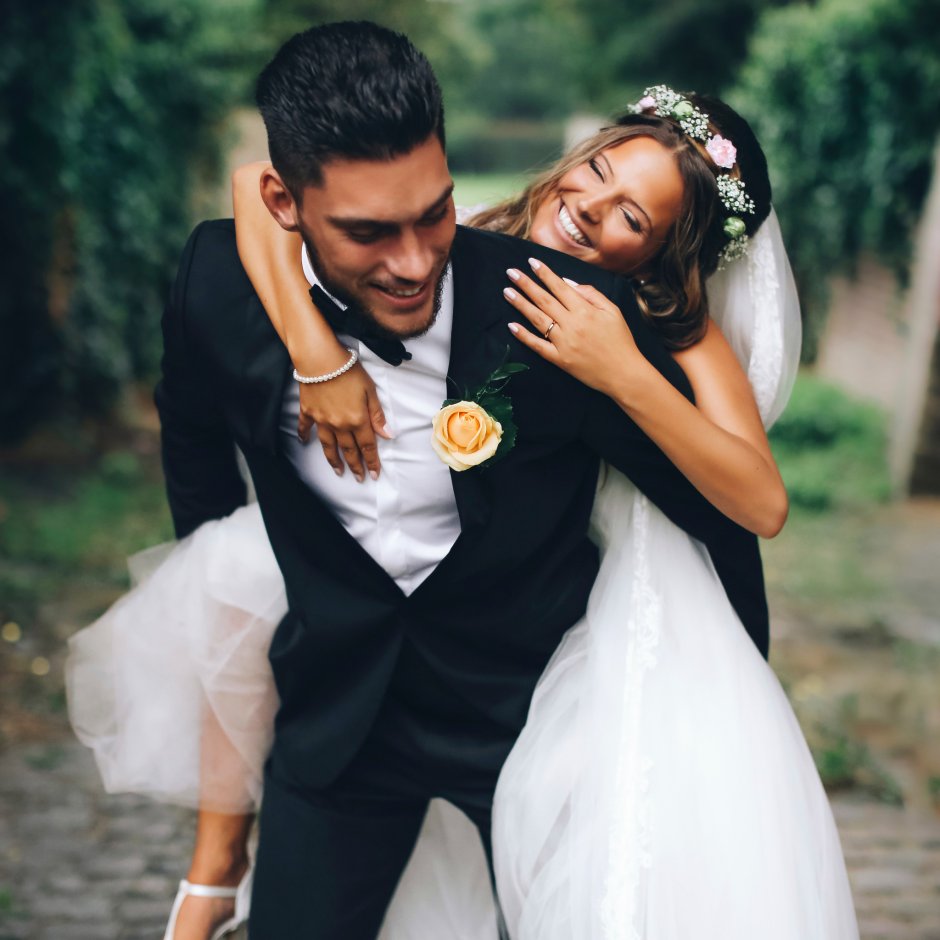 Свадьба жених и невеста со спины