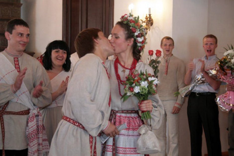 Венчальный наряд жениха и невесты в Белоруссии