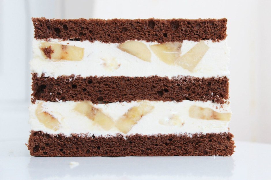 Шоколадно ванильный торт в разрезе