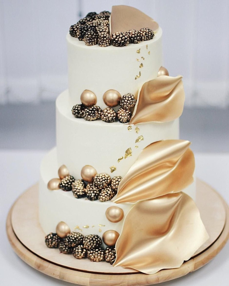 Золотистые украшения для торта свадебного
