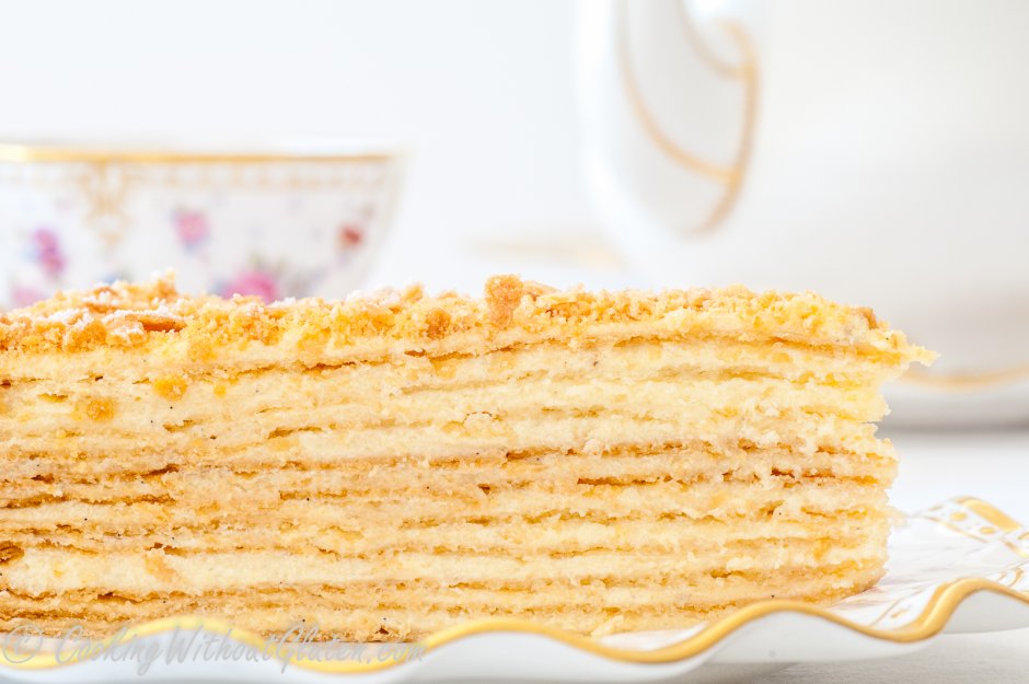 Украшение прямоугольного закусочного торта Наполеон