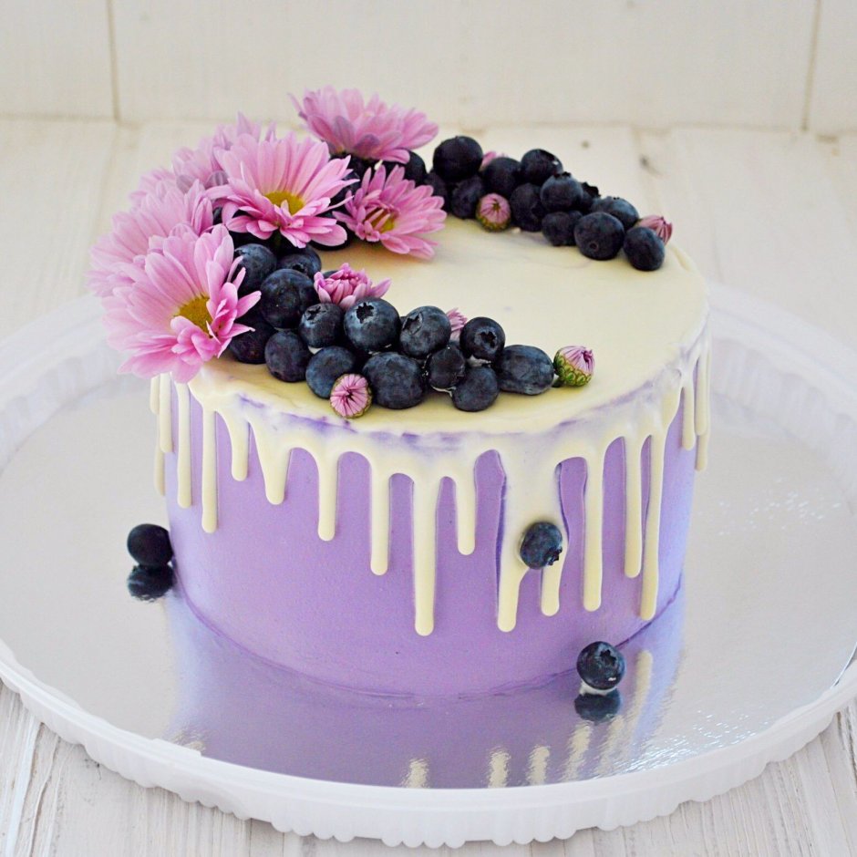 Торт с подтеками и цветами
