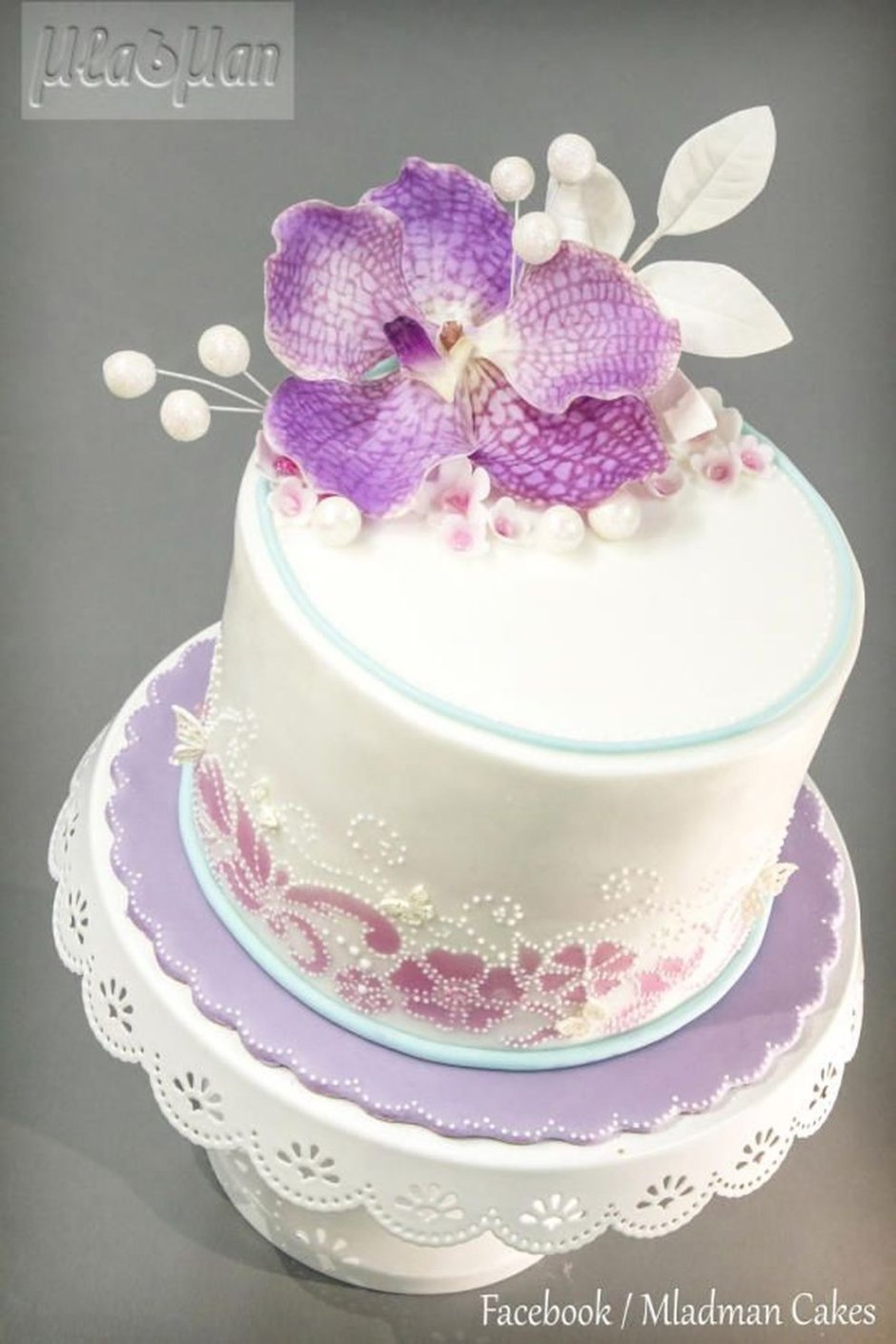 Декор торта с орхидеями