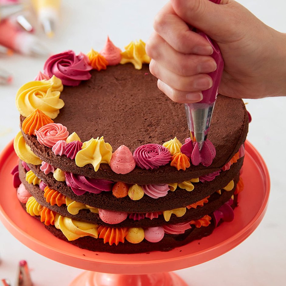 Необычное украшение торта