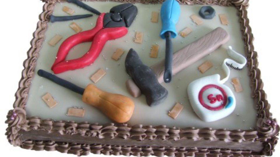 Торт для строителя с инструментами