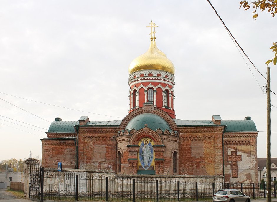 Православные прихожанки в храме
