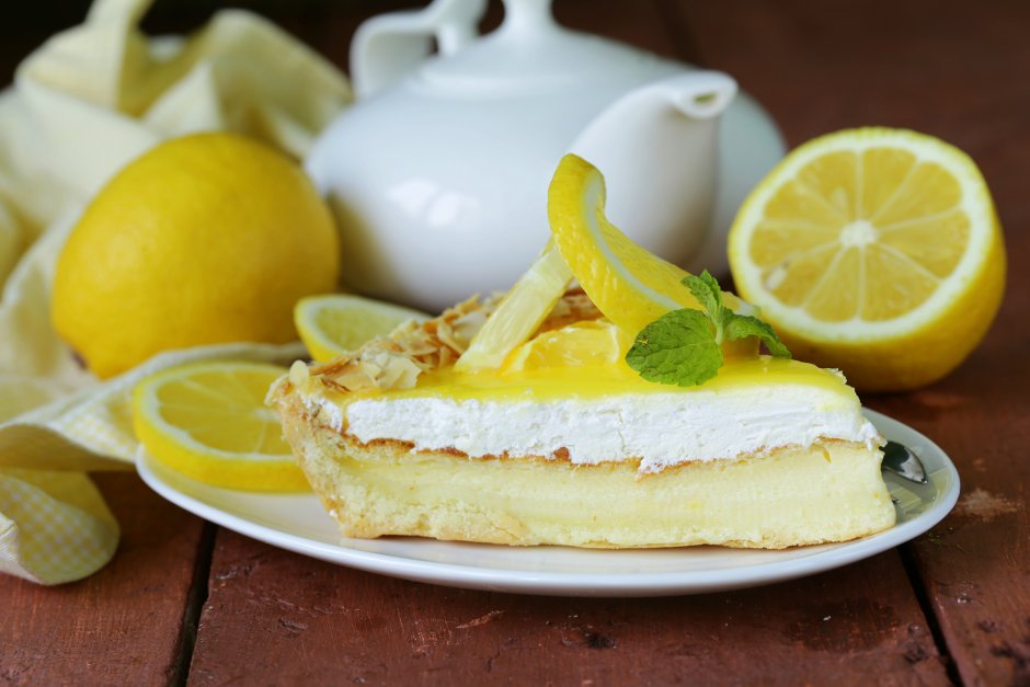 Клубничное конфи и лимонный курд в торте