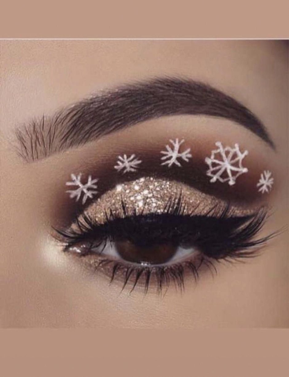 Новогодний макияж со снежинками