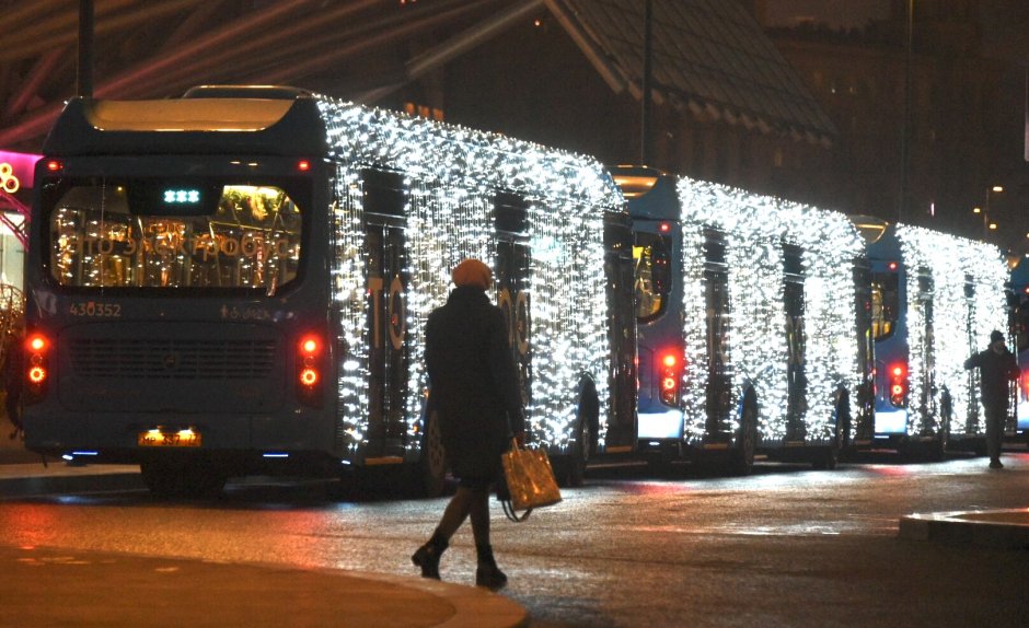 Новогоднее украшение автобуса