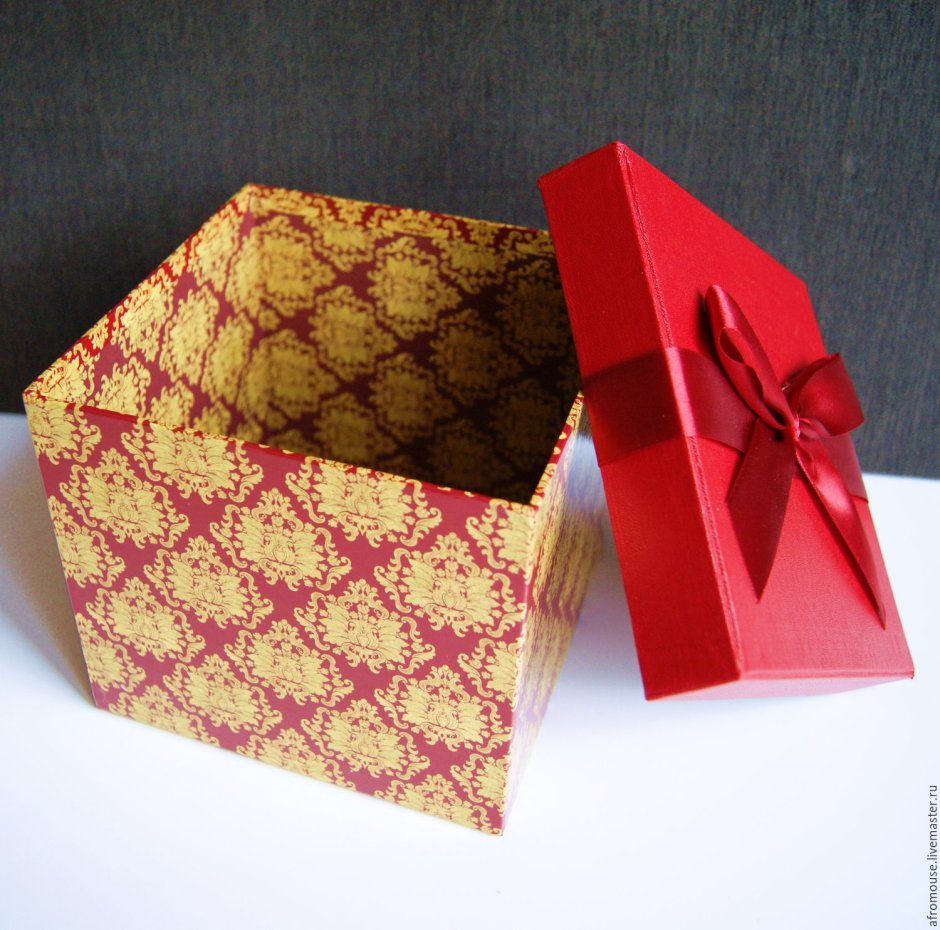 Коробочка из картона для подарка