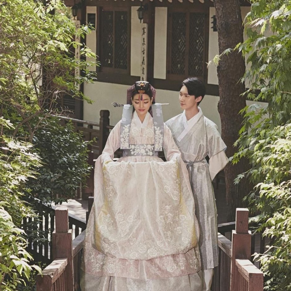 Корейский свадебный ханбок
