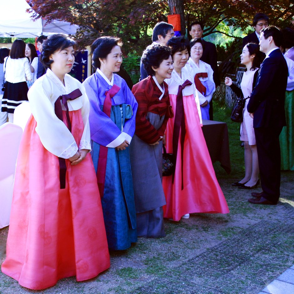 Каштановая свадьба в Корее в ханбоке