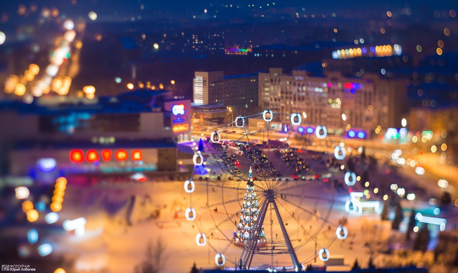 Колесо обозрения в Новокузнецке на площади торжеств