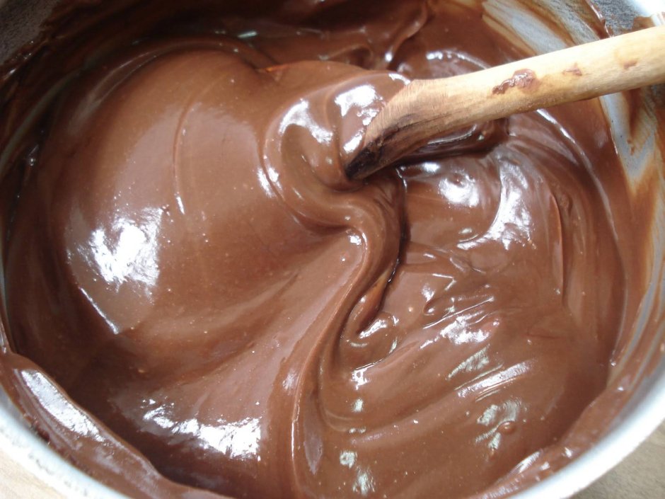 Украсить торт шоколадным кремом