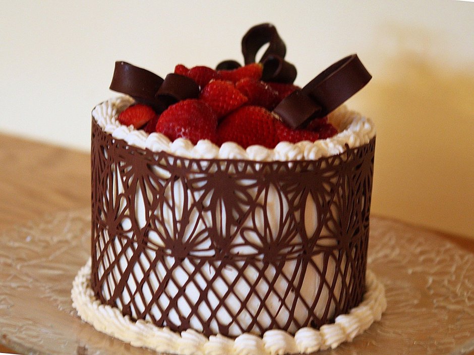 Украшение торта шоколадной сеточкой