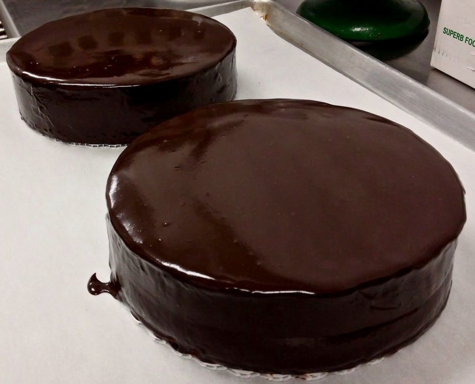 Торт покрытый шоколадной глазурью