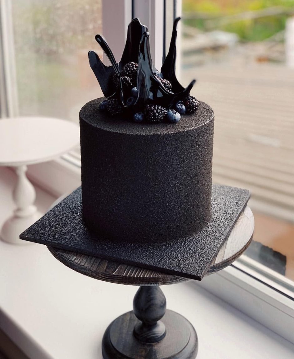 Красивый черный торт