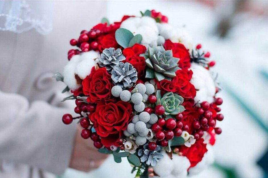 Зимние букеты невесты красный