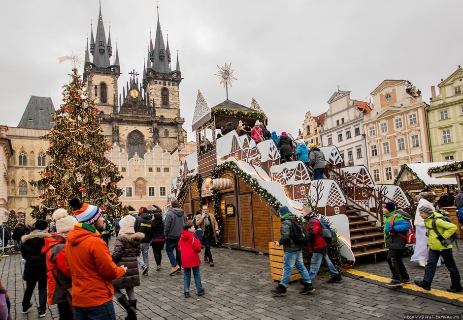 Староместская площадь в Праге в новогоднюю ночь