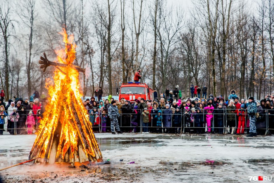 Сжигание чучела Масленицы в Грозном