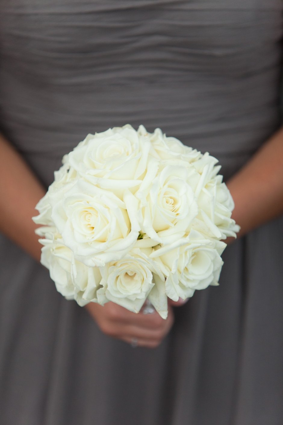 Свадебный букет ширик из белых роз