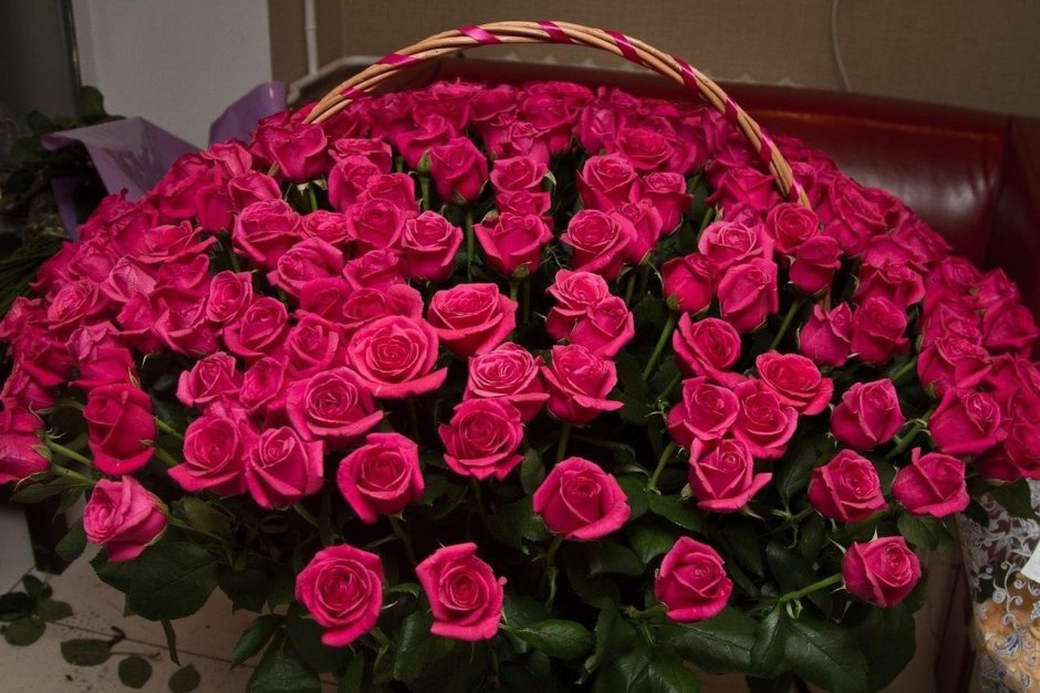 Красивый букет роз для женщины