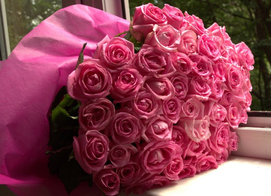 Красивый букет роз для женщины