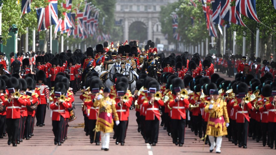 День рождение королевы Великобритании парад