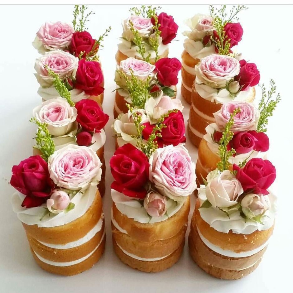 Мини торт с живыми цветами