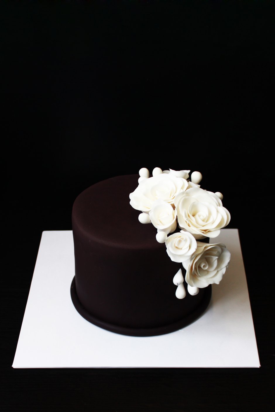 Чёрный торт одноярусный