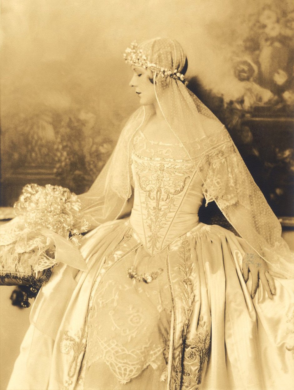 Свадебные платья прошлых веков