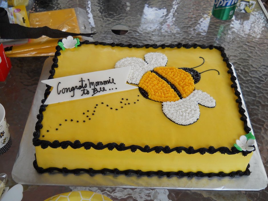 Торт с пчелами и сотами