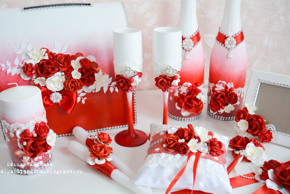 Свадебные бутылки в Красном цвете