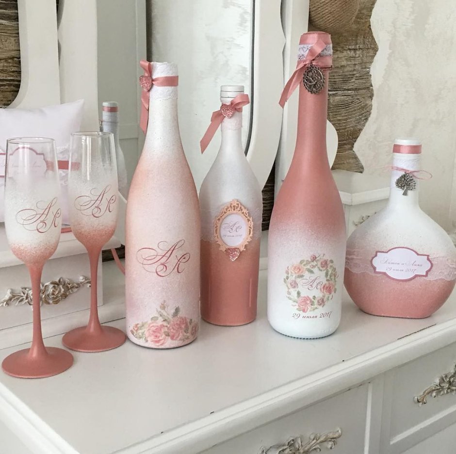 Бутылки на свадьбу в розовом цвете