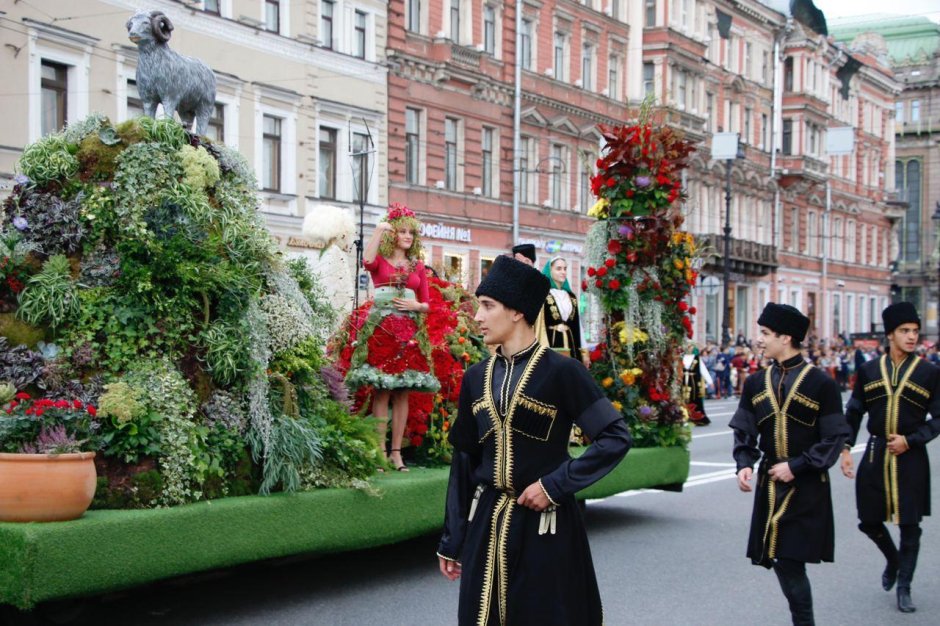 Фестиваль цветов в Санкт-Петербурге 2019 на Невском