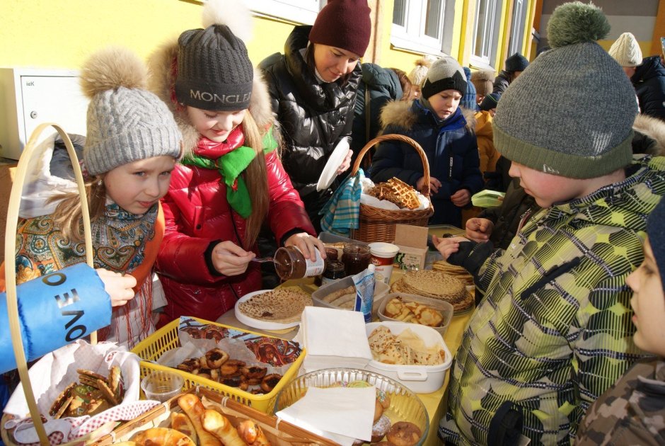 Ярмарка на Масленицу в школе