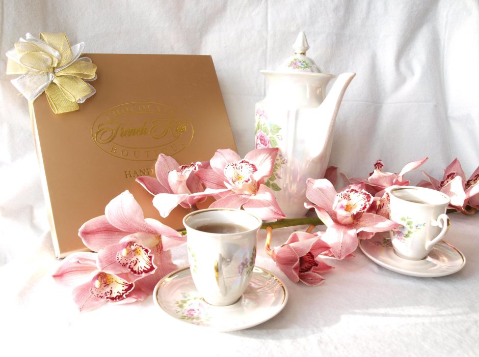 Конфеты цветы стол чай