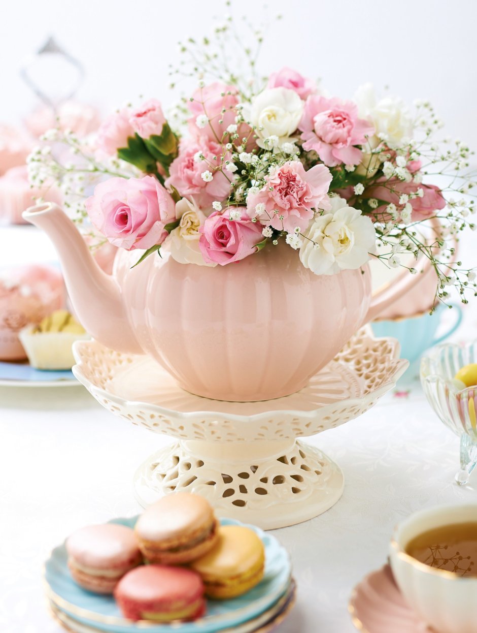 Нежные весенние цветы в чашке