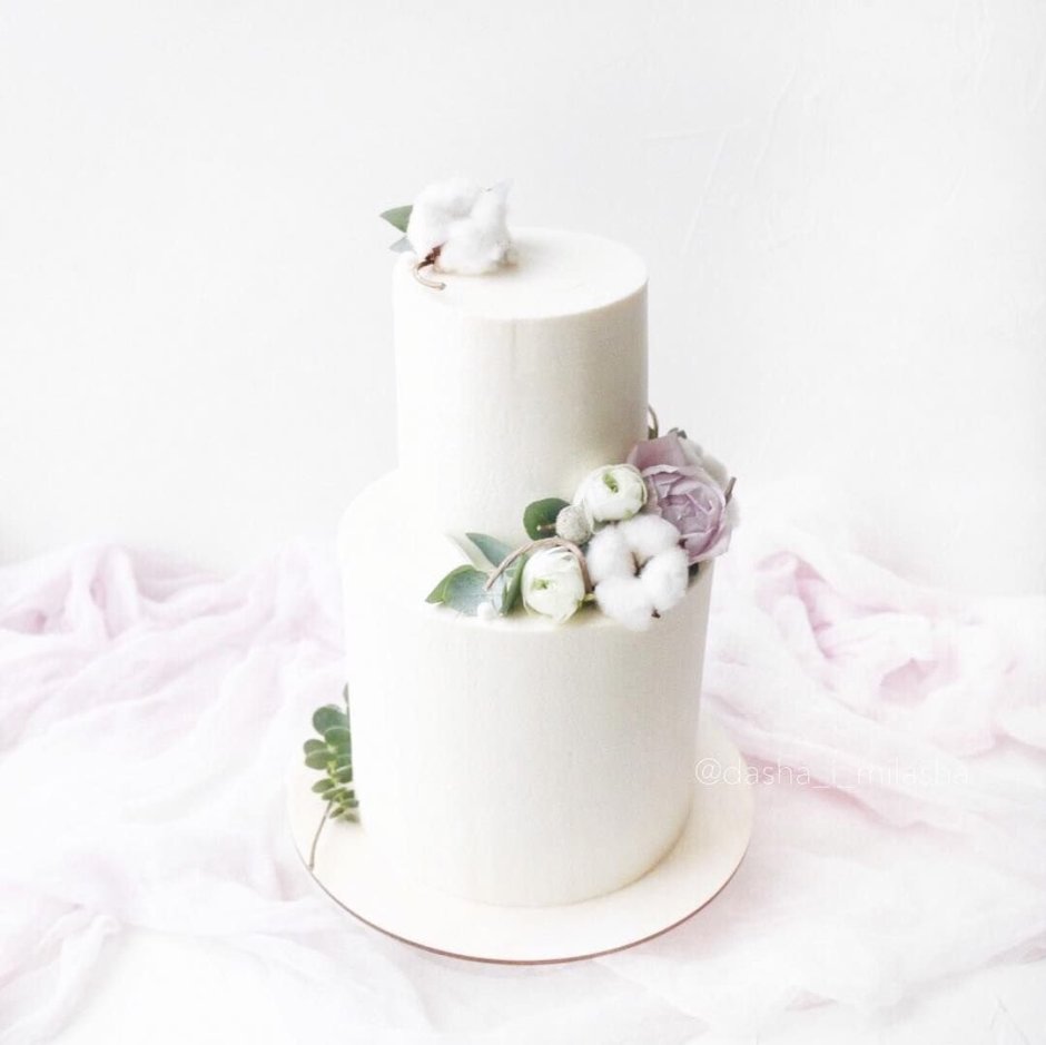 Свадебный торт белый минималистичный