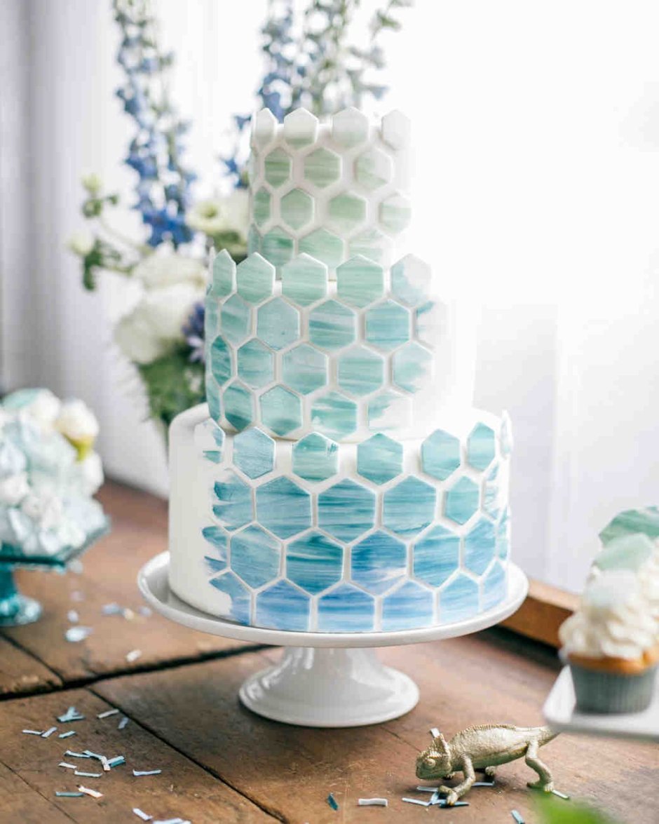 Свадебный торт в белом стиле