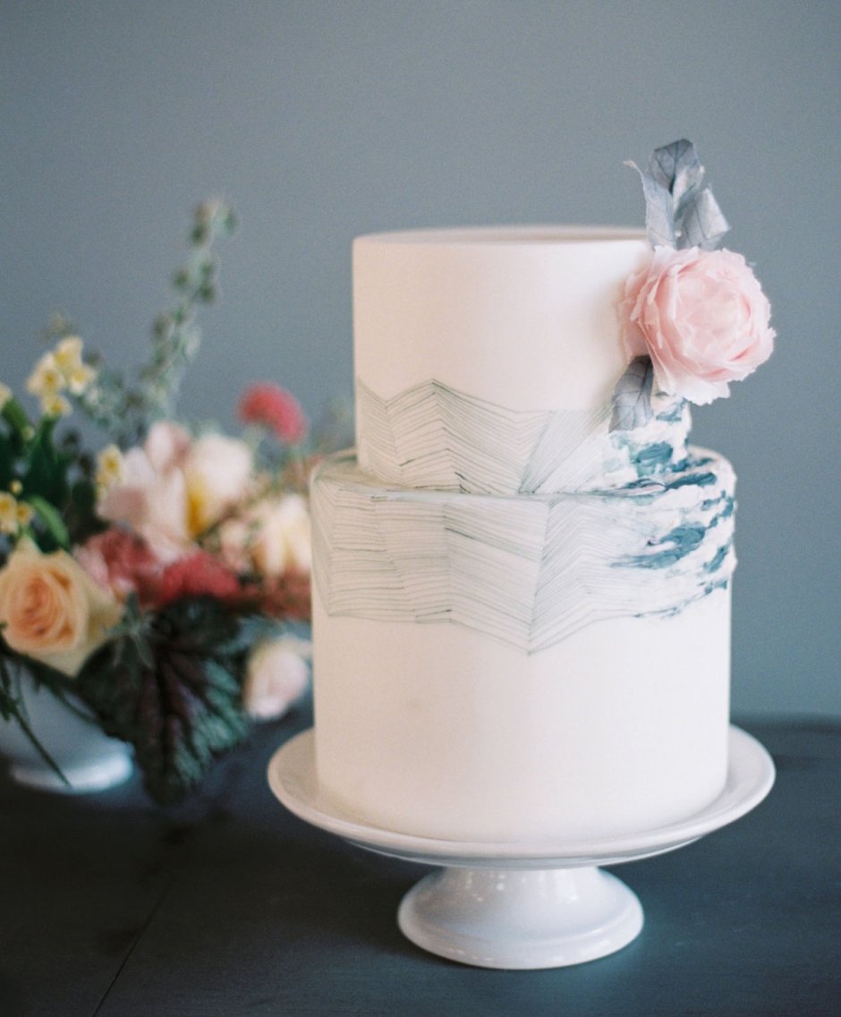 Свадебный торт в минималистическом стиле