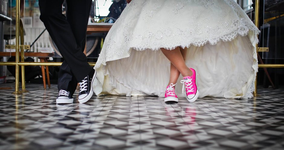 Свадебное платье с кроссовками