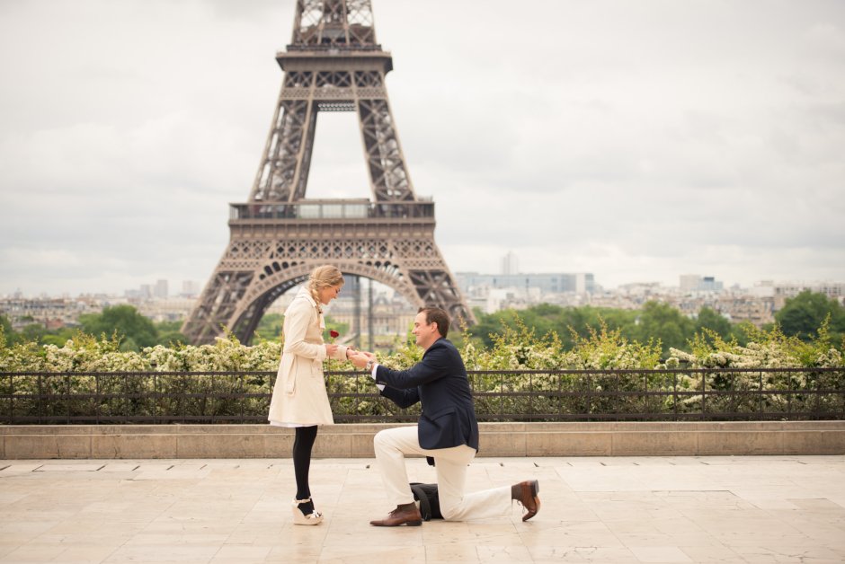 Предложение руки и сердца в Париже