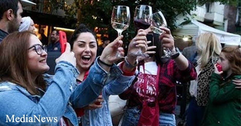 Улица Сарьяна винный фестиваль